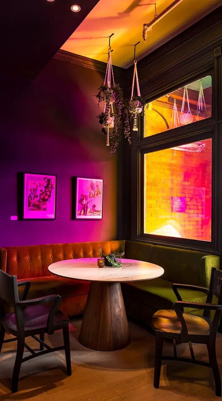 Interior photo of Gladstone house melody bar table with booth and bright lighting